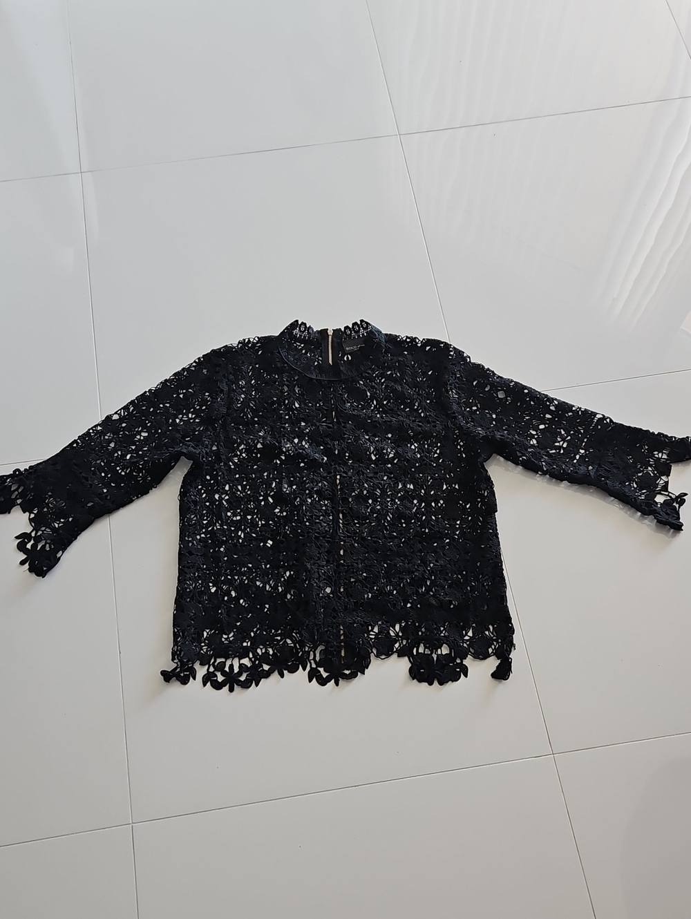 BOLD elements Black Floral Lace Long Sleeve Top